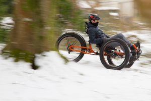 Ice full fat rijdend in de sneeuw